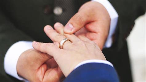 ゲイカップルの結婚式。ボクと彼の関係が「社会との約束」に変。